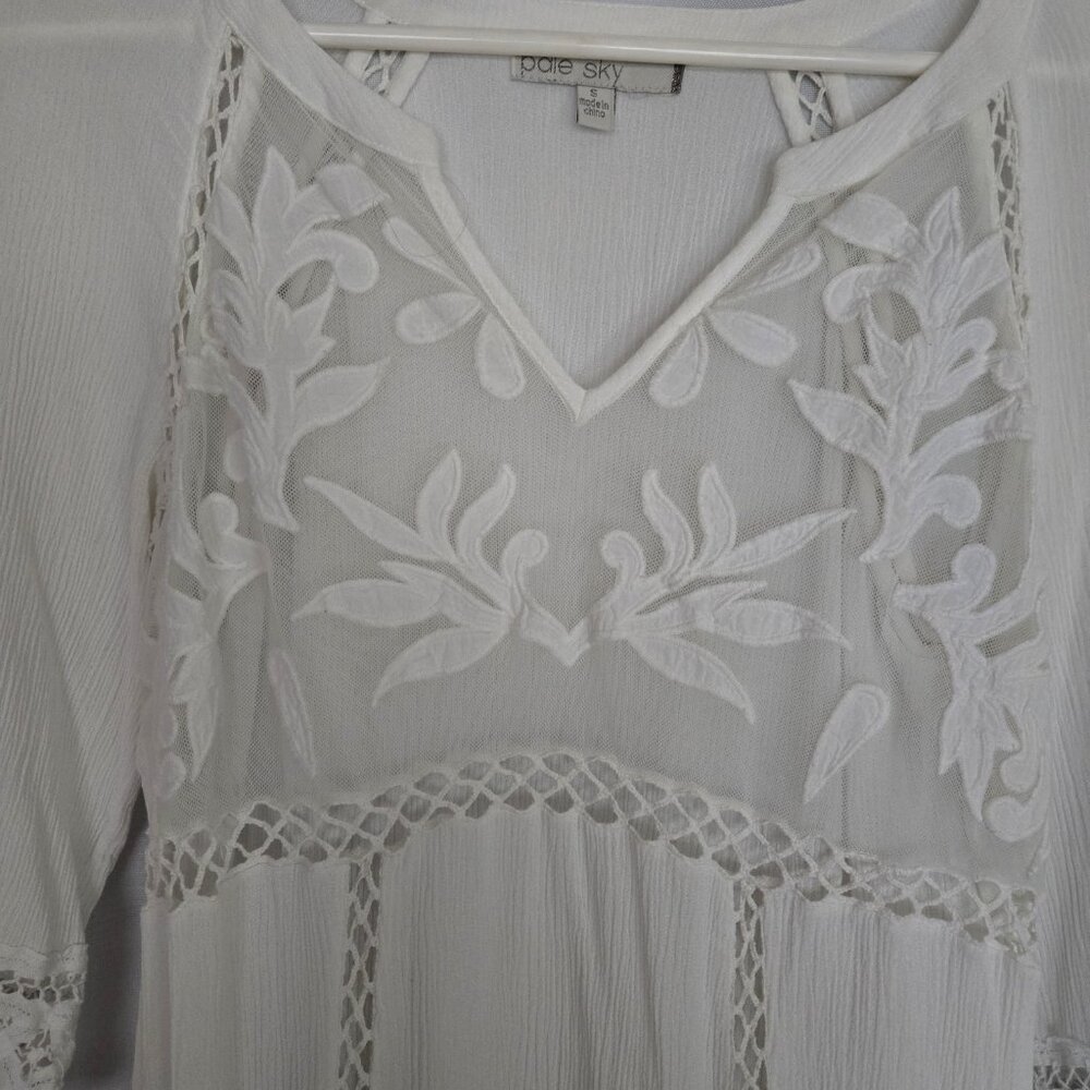 Pale Sky lace top - Picture 3 of 11